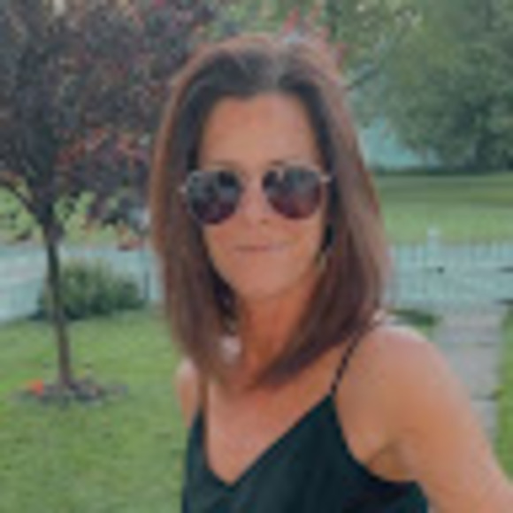 Meet your Posher, Lori - Picture 1 of 1